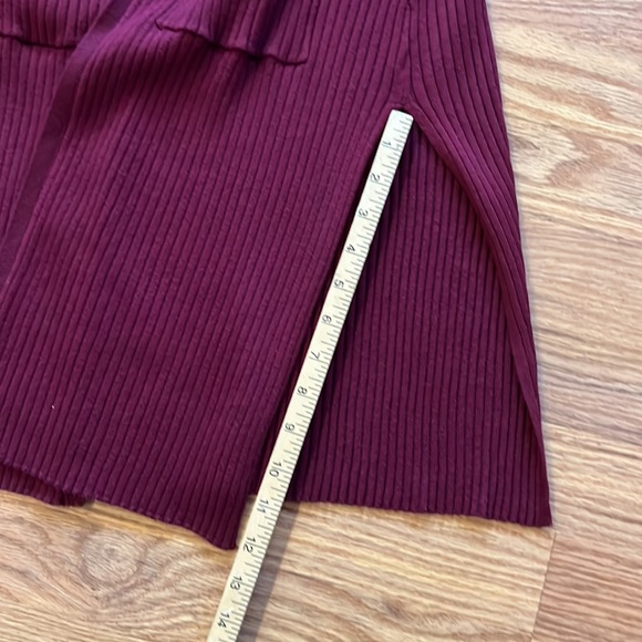Long maroon cardigan with pockets. - Picture 4 of 5